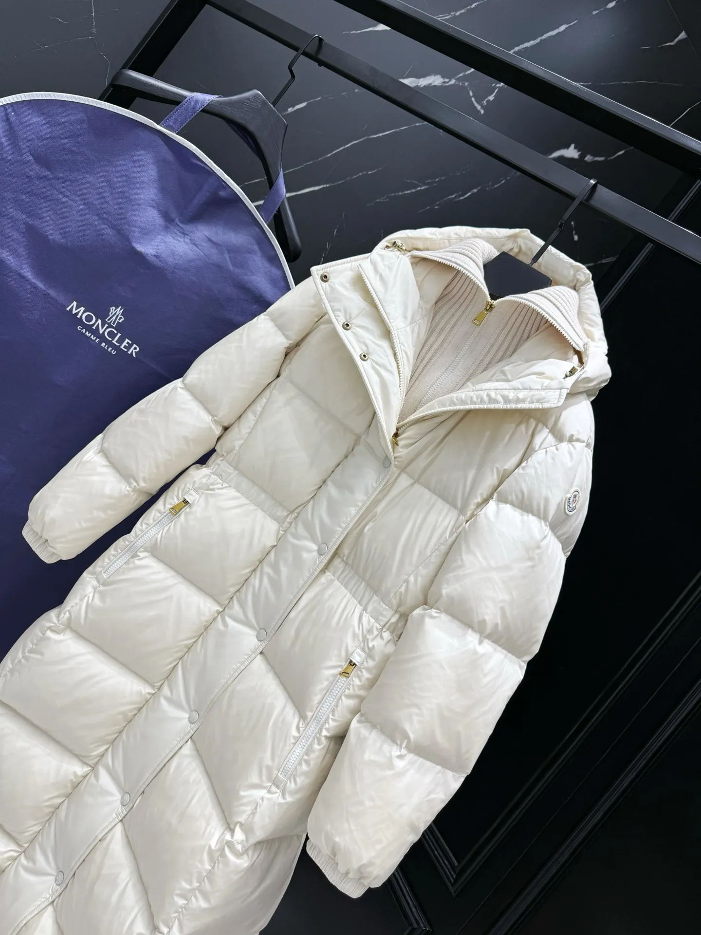 “ ”Moncler Chamer ，Chamer 。 ， 。 ， 。 Size：1234 ： ：Black White